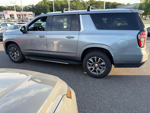 Certified 2023 Chevrolet Suburban LT AWD/4WD image 5