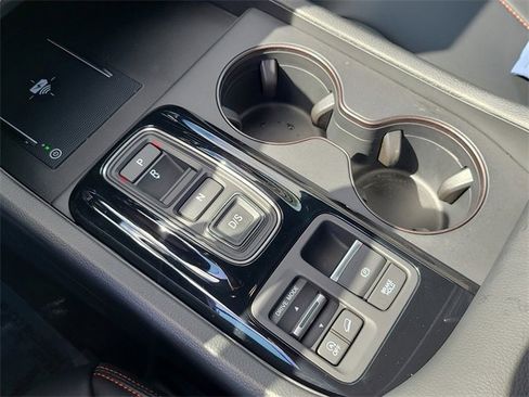 Used 2025 Honda Pilot TrailSport image 38