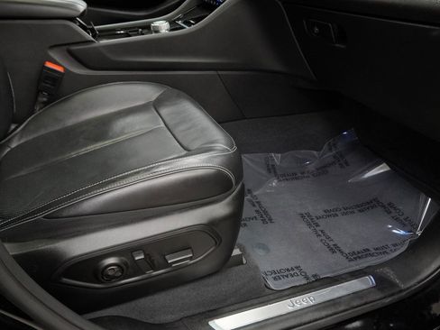 Certified 2023 Jeep Grand Cherokee Overland image 52