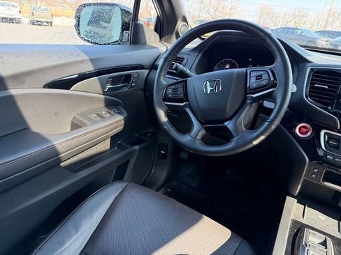 Used 2025 Honda Ridgeline Black Edition image 14