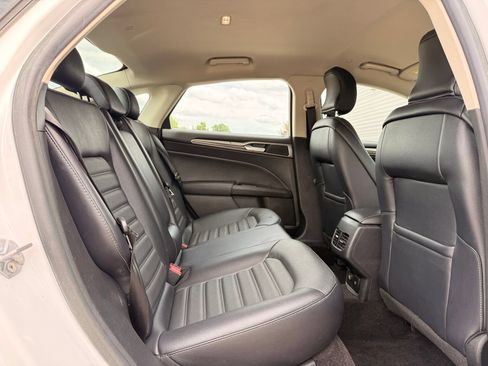 Used 2018 Ford Fusion SE w/ Equipment Group 602A FWD image 17