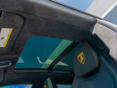 Used 2021 Lamborghini Urus AWD/4WD image 13