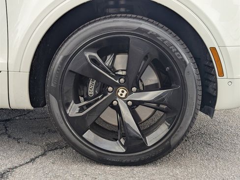 Used 2019 Bentley Bentayga image 31