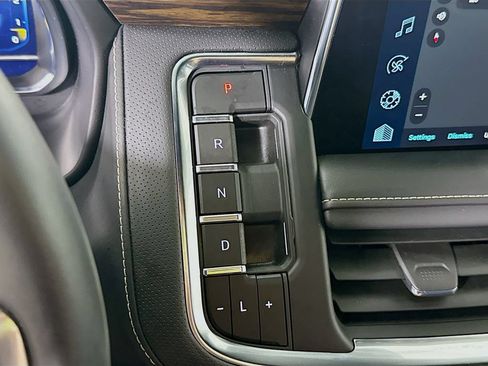 Used 2023 Chevrolet Tahoe Premier RWD image 10