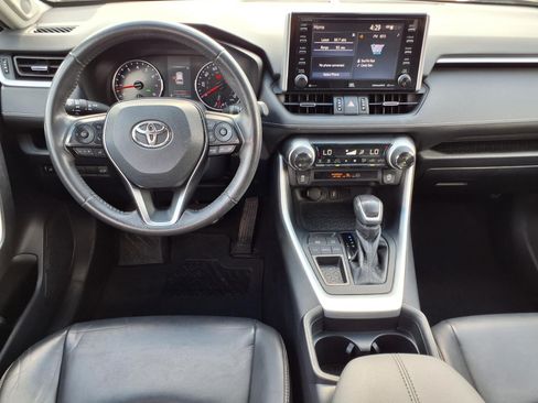 Used 2020 Toyota RAV4 XLE Premium FWD image 13
