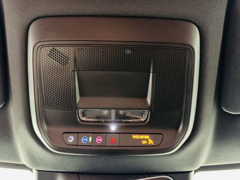 Used 2025 Chevrolet Equinox EV RS image 21