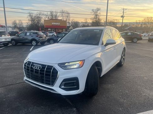 Used 2023 Audi Q5 2.0T Premium w/ Convenience Package image 2