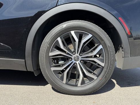 Used 2023 Toyota Crown Limited image 10