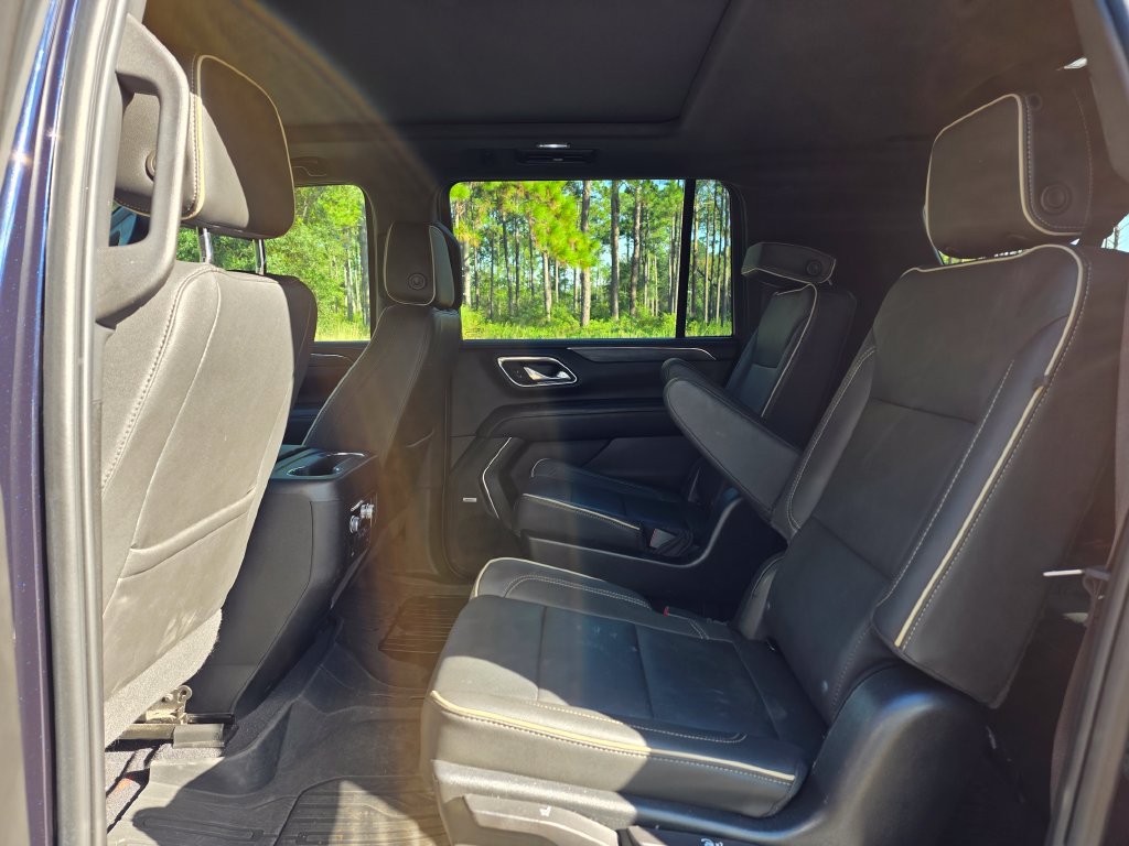 Used 2023 GMC Yukon XL SLT AWD/4WD image 16