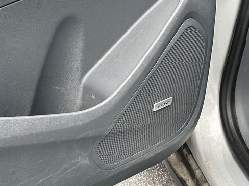 Used 2020 Chevrolet Bolt Premier w/ Infotainment Package image 12