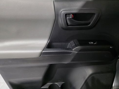 Used 2022 Toyota Tacoma SR image 11