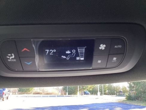 New 2026 Chrysler Pacifica Select image 17