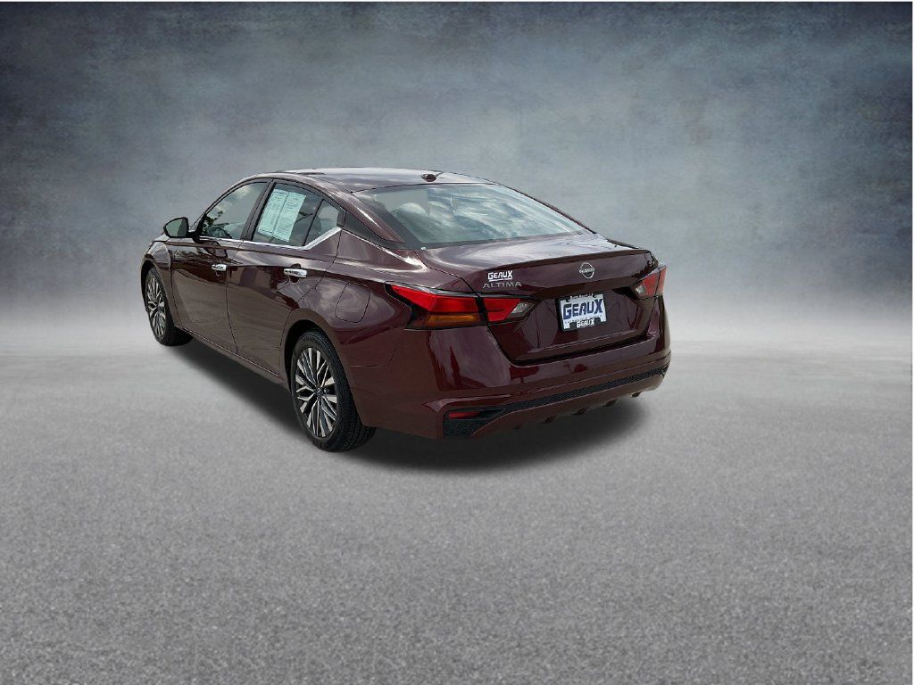 Used 2024 Nissan Altima 2.5 SV FWD image 5