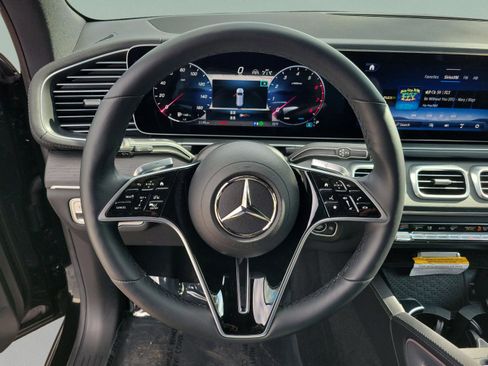 Certified 2025 Mercedes-Benz GLS 450 4MATIC image 19