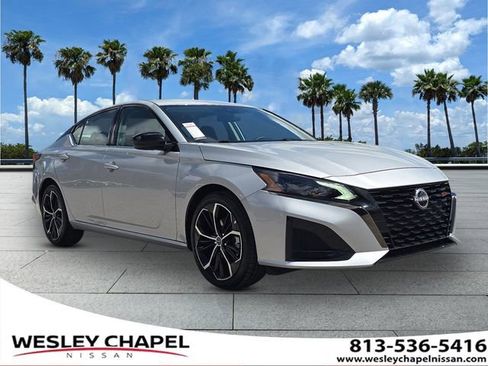 Certified 2025 Nissan Altima 2.5 SR image 1