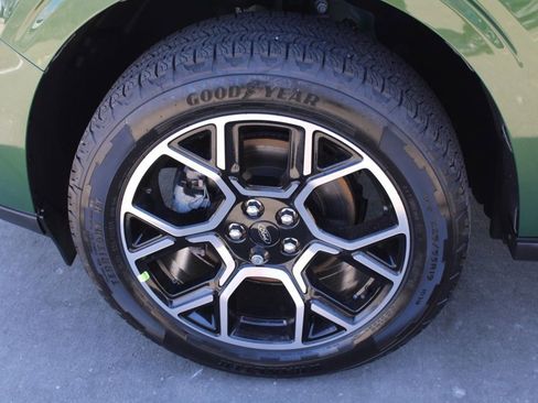 Used 2025 Ford Maverick Lariat image 11