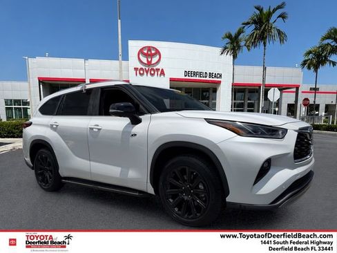 Used 2023 Toyota Highlander Platinum FWD image 1