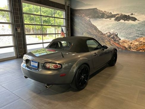 Used 2008 MAZDA MX-5 Miata Grand Touring RWD image 21
