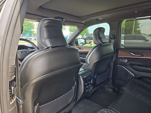 Used 2022 Jeep Grand Cherokee Summit w/ Advanced Protech Group IV AWD/4WD image 19