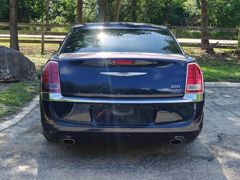 Used 2014 Chrysler 300 RWD image 5