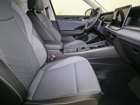 New 2025 Volkswagen Tiguan SE image 13