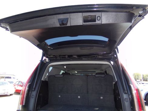 Used 2019 Cadillac Escalade Luxury AWD/4WD image 25