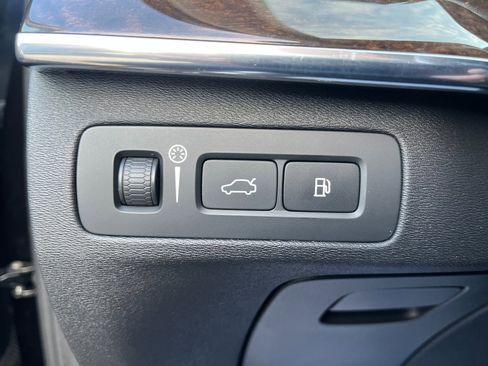 Used 2016 Volvo XC90 T8 Momentum image 28