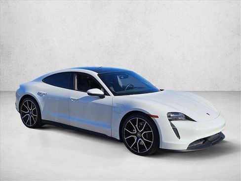 Used 2023 Porsche Taycan image 3