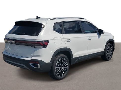 New 2026 Volkswagen Taos SE FWD image 4