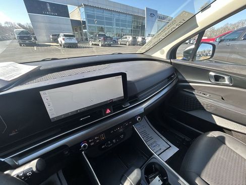 Used 2025 Kia Carnival SX Prestige image 12