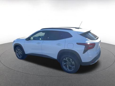 Used 2025 Chevrolet Trax LT image 10