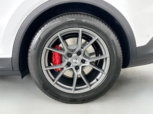 New 2026 Porsche Cayenne S image 12