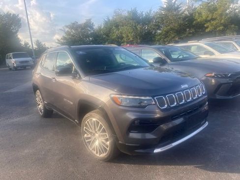 Used 2022 Jeep Compass Limited w/ Elite Group AWD/4WD image 2