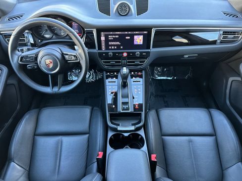 Certified 2025 Porsche Macan AWD/4WD image 6
