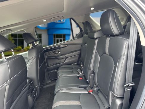 Used 2025 Honda Pilot Touring image 29