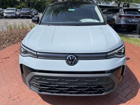 New 2026 Volkswagen Taos SE FWD image 2