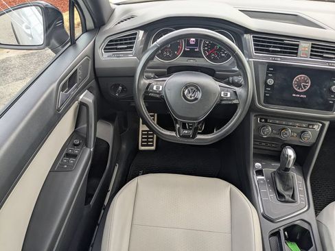 Used 2020 Volkswagen Tiguan SE R-Line FWD image 18