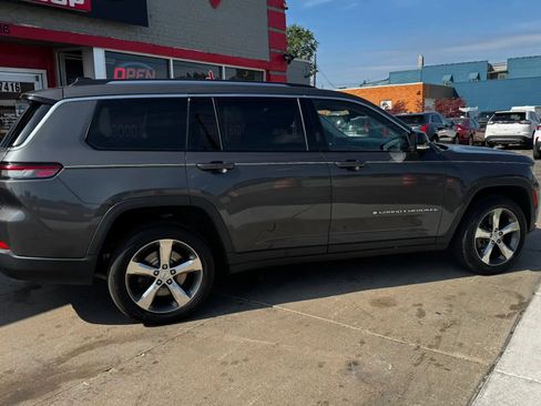 Used 2022 Jeep Grand Cherokee L Limited AWD/4WD image 4