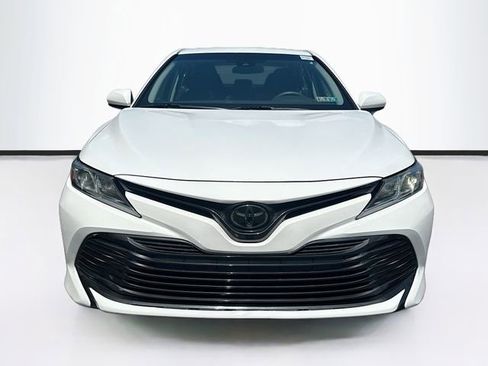 Used 2018 Toyota Camry LE FWD image 2