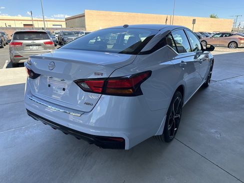 Used 2023 Nissan Altima 2.5 SR image 9