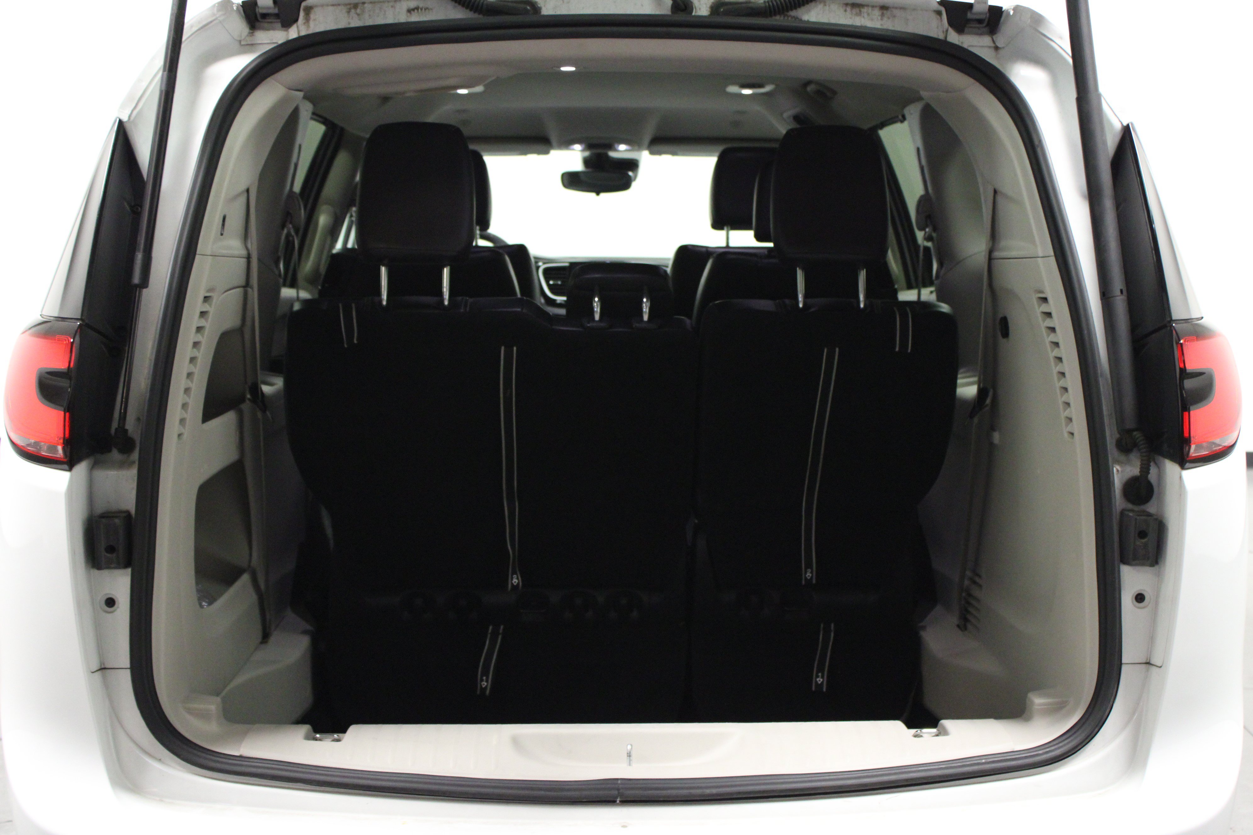 Used 2023 Chrysler Pacifica Touring-L FWD image 15