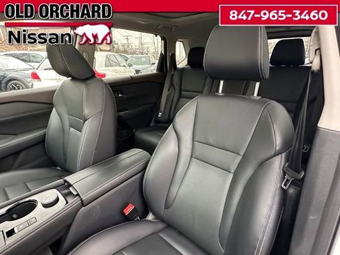 Used 2023 Nissan Rogue SL w/ SL Premium Package image 11