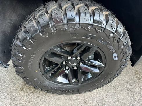 Used 2021 Chevrolet Silverado 1500 Custom Trail Boss AWD/4WD image 3