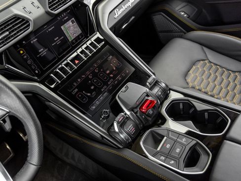 Used 2024 Lamborghini Urus S AWD/4WD image 32