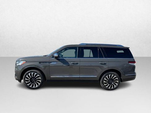 Used 2022 Lincoln Navigator Black Label image 8