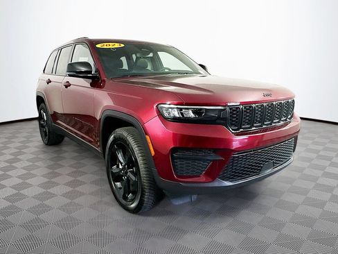 Certified 2023 Jeep Grand Cherokee Altitude AWD/4WD image 2