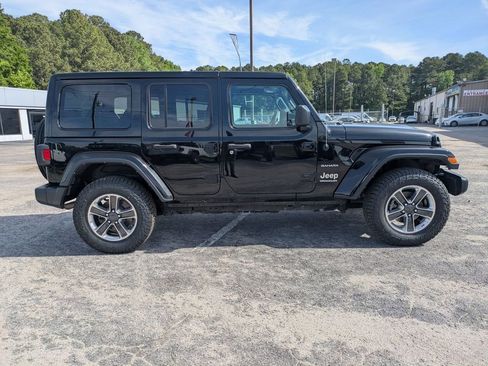 Used 2023 Jeep Wrangler Unlimited Sahara AWD/4WD image 2
