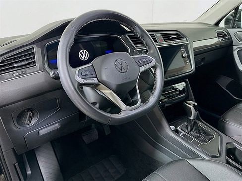 Used 2024 Volkswagen Tiguan SE image 9