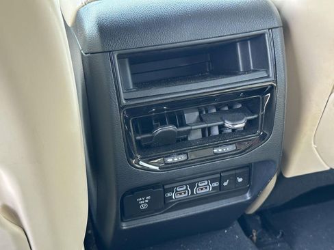 Used 2023 Jeep Grand Cherokee Limited AWD/4WD image 12