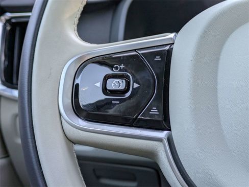 Used 2025 Volvo S90 B6 Plus image 26